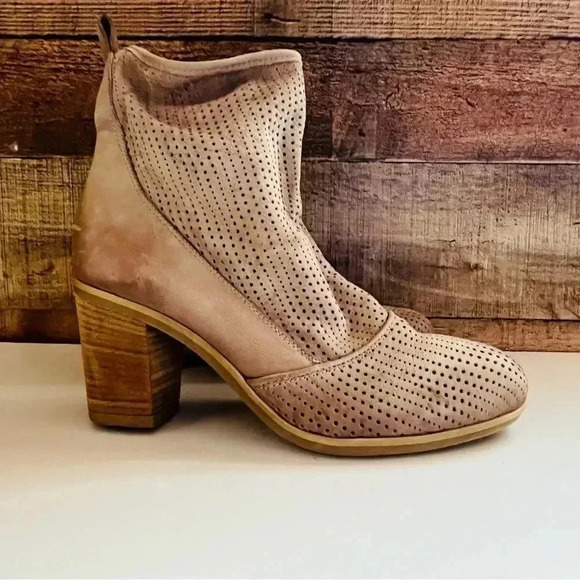 NWOT Miz Mooz Sundance Maggie Suede Perforated Bootie - Picture 4 of 11